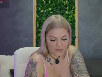 Group chat for 40+ tokens sex cam
